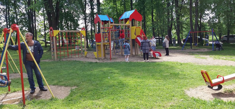 За использование детских площадок — штраф: где действуют новые ограничения