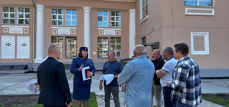В Ярославле проверили благоустройство территории у ДК «Гамма»
