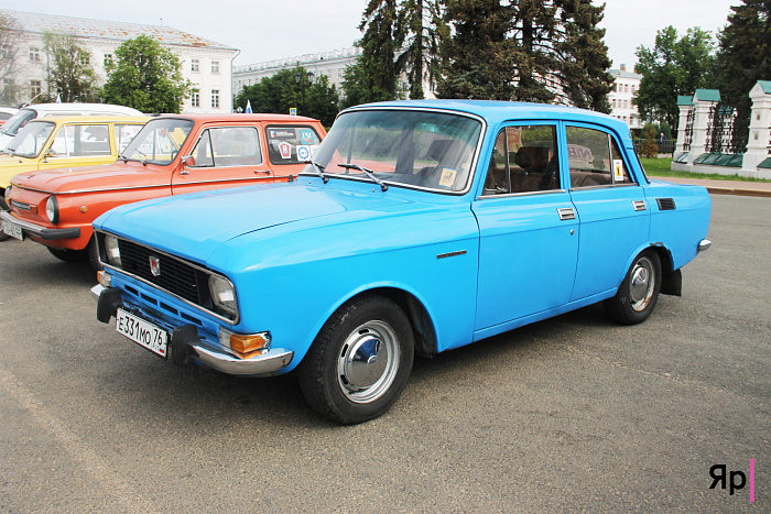 Снова в строю. В Ярославской области прошёл масштабный автопробег автомобилей прошлого века