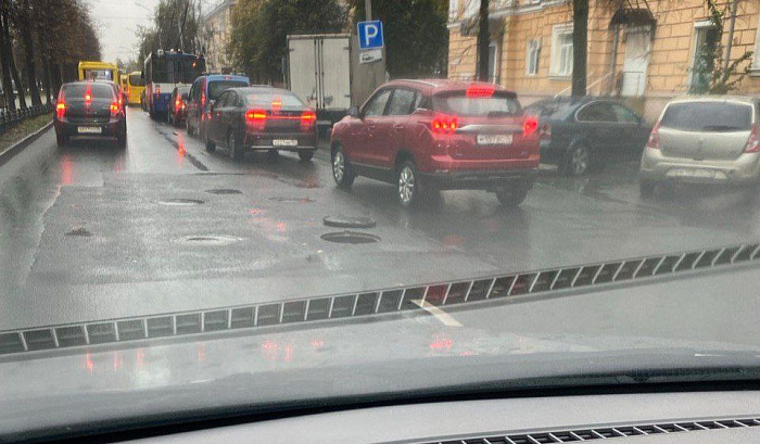 Семибалльные пробки сковали Ярославль в начале недели