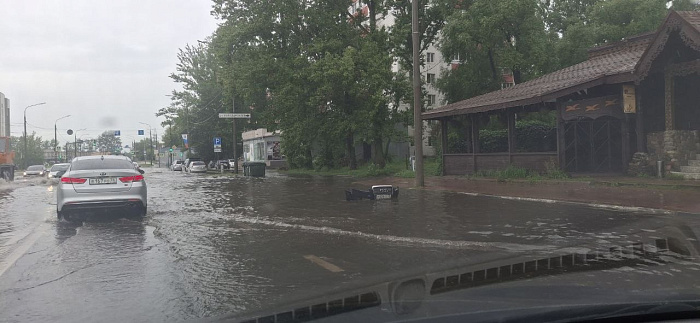 Ярославль ушёл под воду: городской потоп в фотографиях и мемах