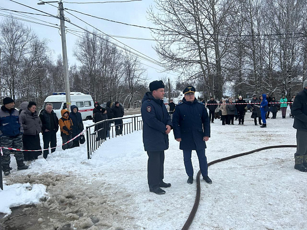 В Гаврилов-Яме при пожаре в магазине автозапчастей погиб мужчина