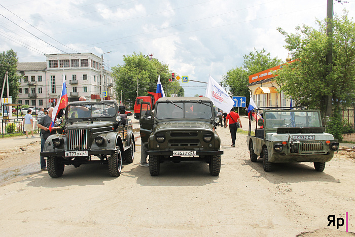 Снова в строю. В Ярославской области прошёл масштабный автопробег автомобилей прошлого века
