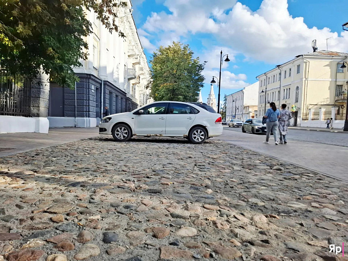 В центре Ярославля открыли гранитную мостовую