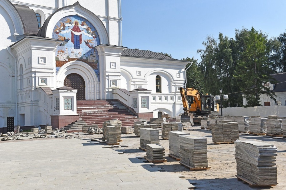 В Ярославле нашли подрядчика, который отремонтирует плитку у Успенского собора