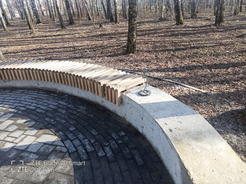 «Творится вакханалия»: в Ярославле развалился недавно отремонтированный парк