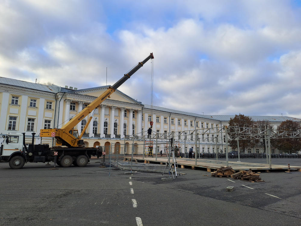 В Ярославле начался монтаж главного областного катка
