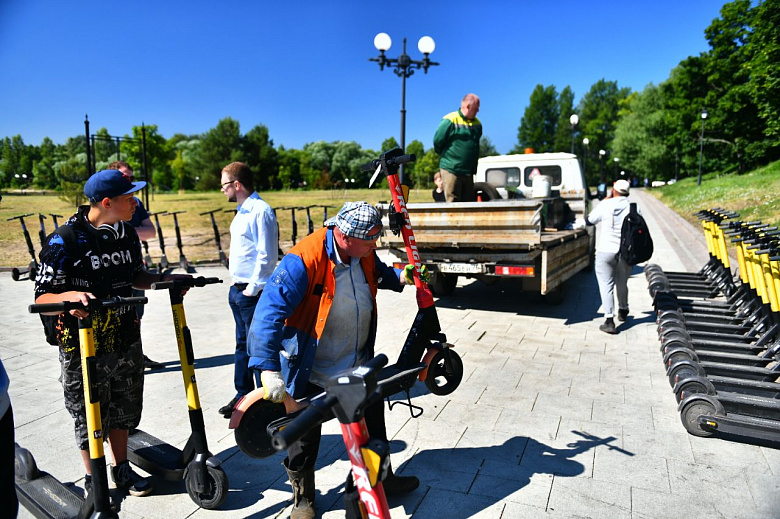 Власти Ярославля убирают электросамокаты с улиц города