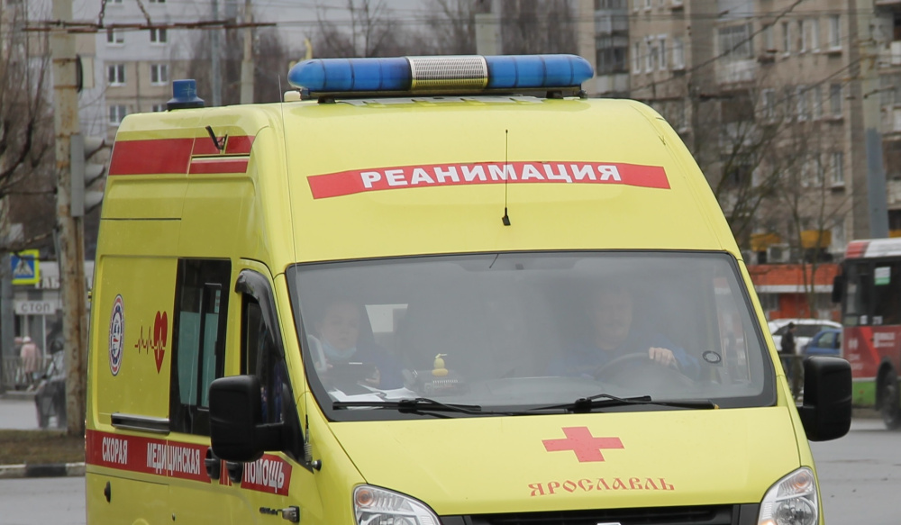 Скончался в скорой: во Фрунзенском районе Ярославля во время подростковой вечеринки зарезали мужчину