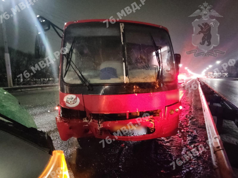 В Ярославле в массовом ДТП с автобусом пострадали 12 человек