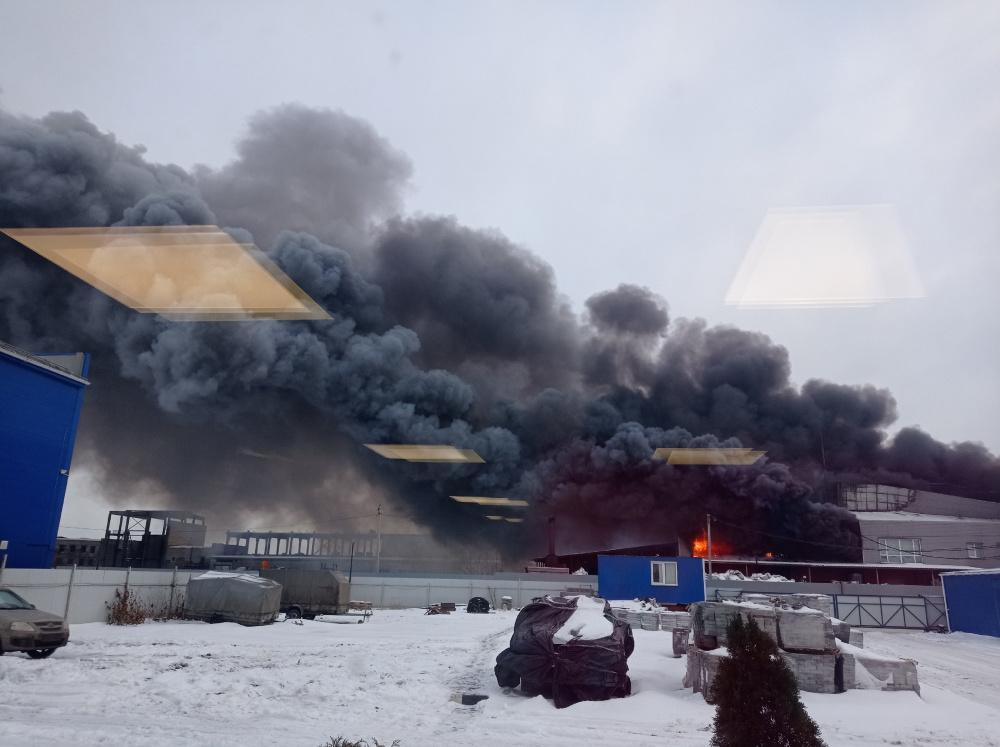 Ярославские власти проверят воздух после крупного пожара на проспекте Октября