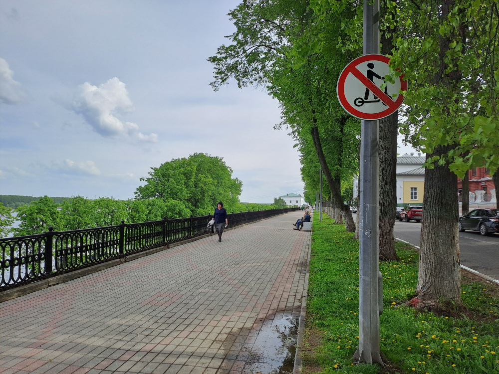 В центре Ярославля частично запретили катание на электросамокатах