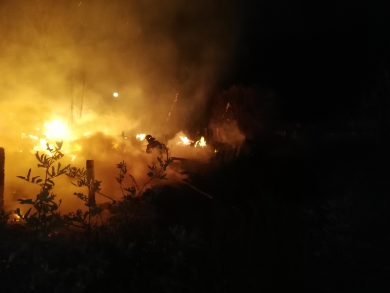В Ярославской области сгорели три дома и автомобиль
