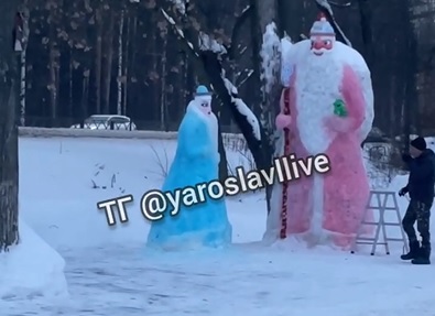 Проспект Авиаторов в Ярославле украсили огромные снежные фигуры