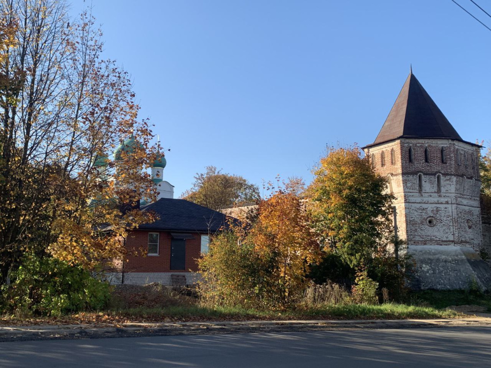 Ярославская прокуратура требует снести дом у Борисоглебского монастыря