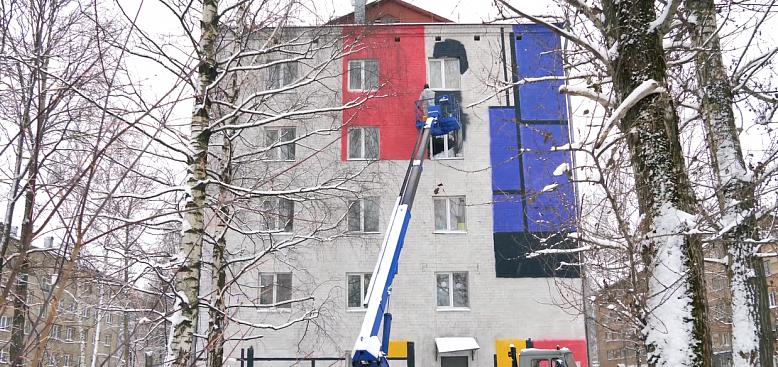 В Ярославле начали расписывать фасады студенческих общежитий