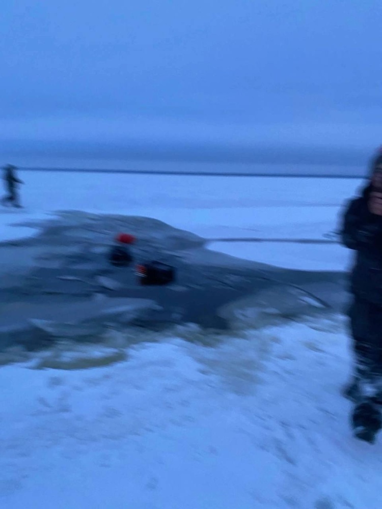 В Ярославской области двое рыбаков едва не погибли, провалившись под лед