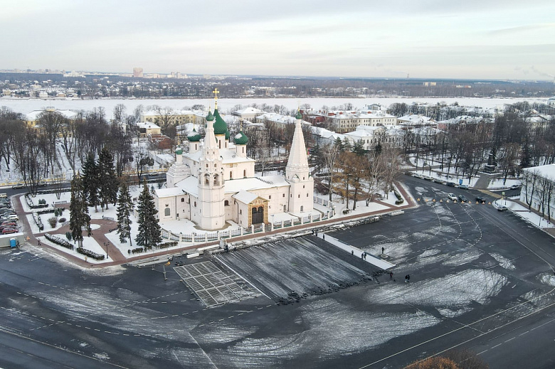 В Ярославле въезд на Советскую площадь перекрыли на сезон работы катка