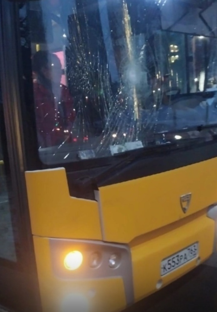 В Ярославле новенький автобус компании «Автомиг» врезался в троллейбус