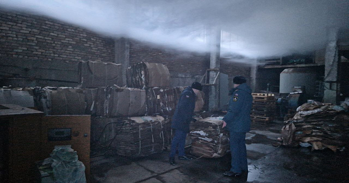 Возбуждено шесть дел: в Рыбинске завершена прокурорская проверка по факту пожара в цехе по производству картона_265621