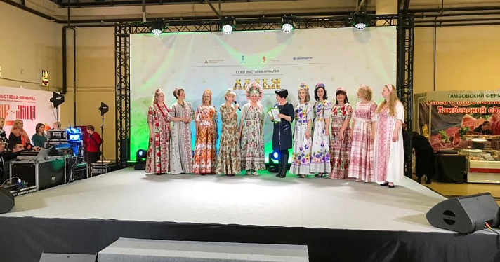 Ярославские мастерицы представили коллекцию женских платьев и кокошников на всероссийской выставке_234498