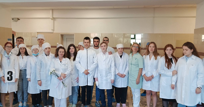 День знаний ЯГМУ: будущих врачей в Ярославле посвятили в студенты_250480