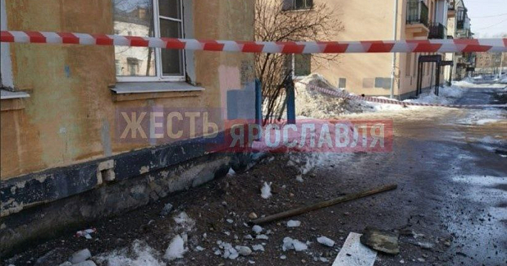 В Ярославле в многоквартирном доме обвалилась балконная плита_267459