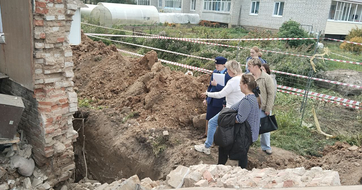 В Ярославской области в поселковом центре досуга рухнула стена_252163
