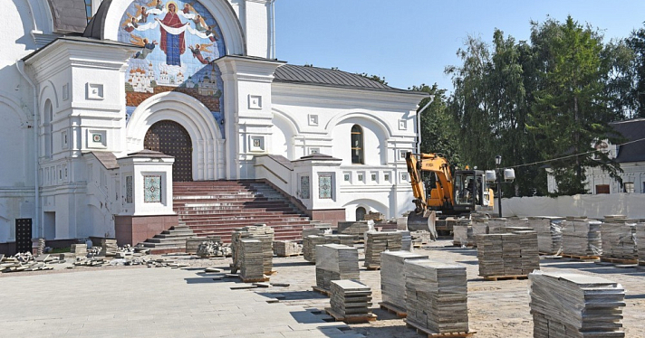 В Ярославле у Успенского собора отремонтируют плитку
