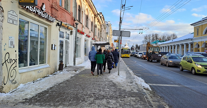 Ярославцы пожаловались на «смертоубийственные» тротуары с крупноформатной плиткой_265295