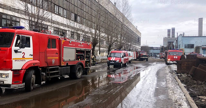 В Ярославле на моторном заводе произошел пожар_235840