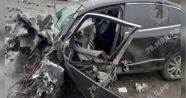 Страшное ДТП: в Ярославской области в аварии с фурой погиб водитель легковушки