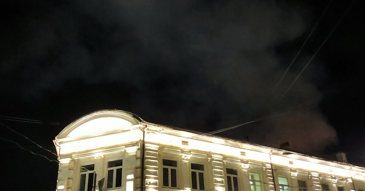 В туристическом квартале Ярославля вспыхнуло старинное здание_227733