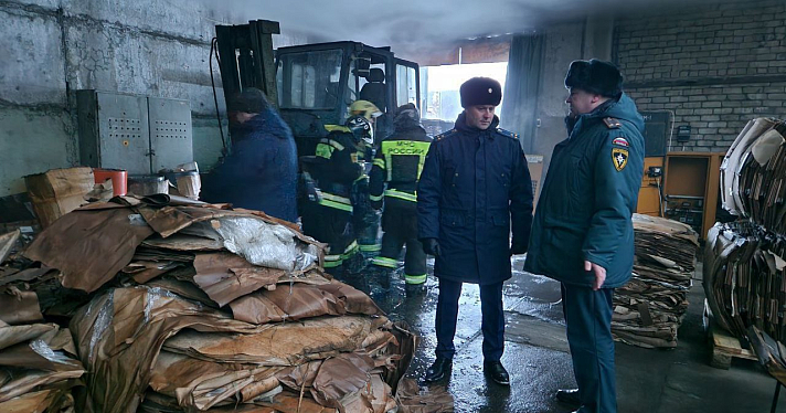 Возбуждено шесть дел: в Рыбинске завершена прокурорская проверка по факту пожара в цехе по производству картона_265620