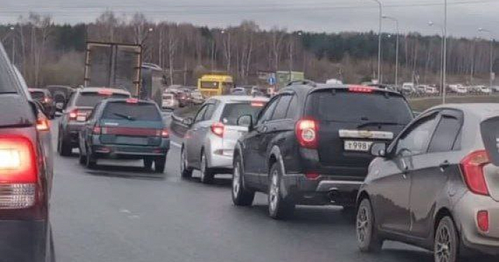 На картах дороги «бордовые»: Ярославль встал в огромные пробки