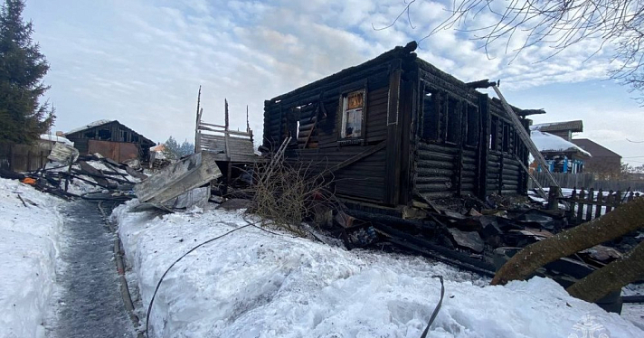 В деревне Ярославской области при пожаре пострадал человек