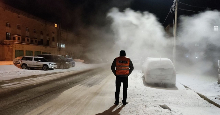 Опоздал на последний автобус в 30-градусный мороз: в Ярославле на остановке обнаружили пожилого мужчину