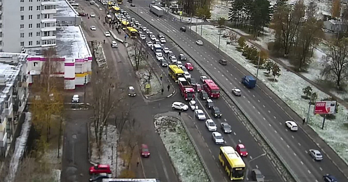 25 минут две остановки: Московский проспект встал в пробки из-за четырех ДТП
