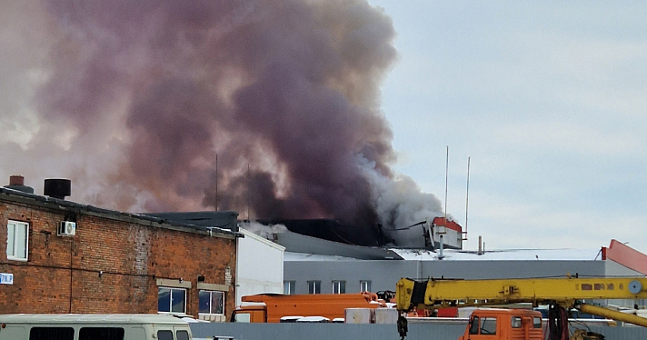 В Ярославле в промзоне горит здание: онлайн-трансляция_258575