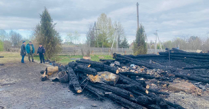 В Ярославской области при пожаре погибли женщина и ребёнок_271012