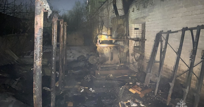 В Ярославле на Всполье сгорел столярный цех