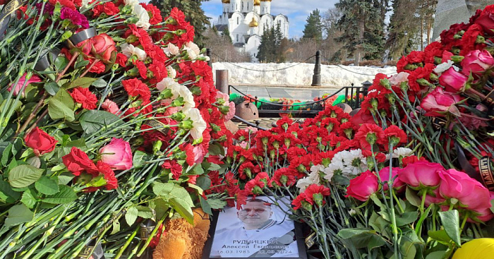 «В памяти осталась его добрая улыбка»: ярославский министр поделился воспоминаниями о знакомстве с хоккеистом, погибшим при теракте в Подмосковье