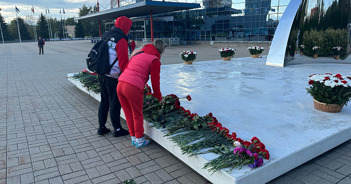 Весь хоккейный мир помнит: в Ярославле проходят мероприятия Дня памяти «Локомотива»_251007