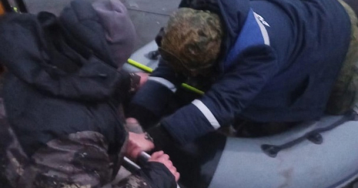 Спасатели помогли рыбакам, которых чуть не унесло в Рыбинское водохранилище_257353
