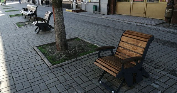 В центре Ярославля появились лавочки для интровертов
